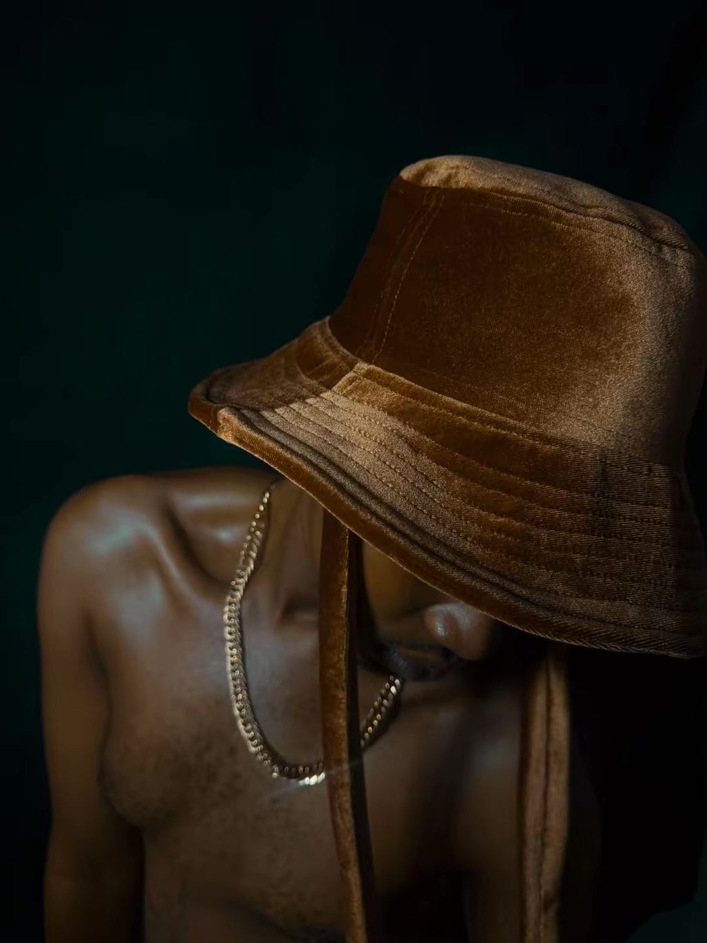 AURA BUCKET HAT